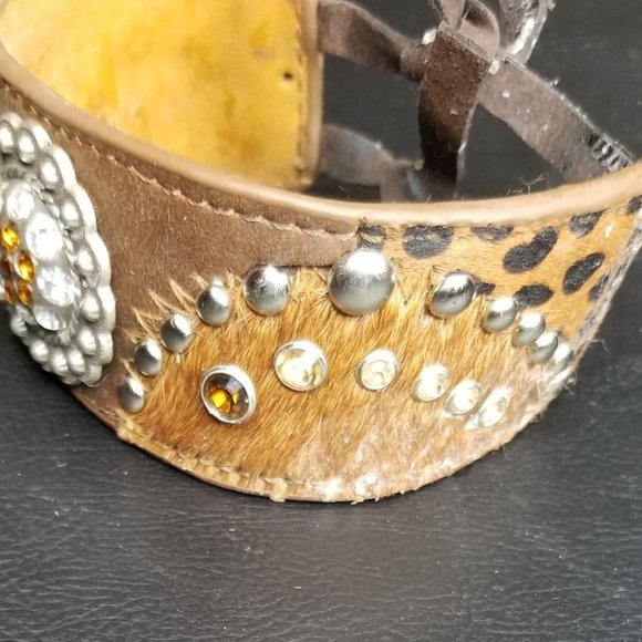 Cowhide Concho Leather Cuff Handmade Unique - Picture 4 of 6